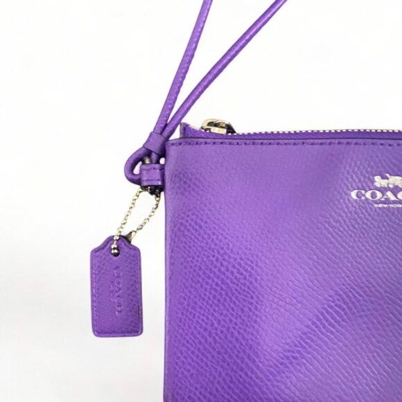 COACH corner zip wristlet in crossgrain PURPLE/SILVER leather WITH THE HANG-TAG - Picture 2 of 5